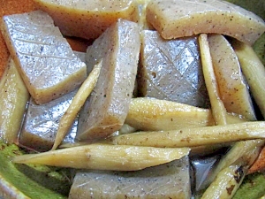 こんにゃくと牛蒡の煮物