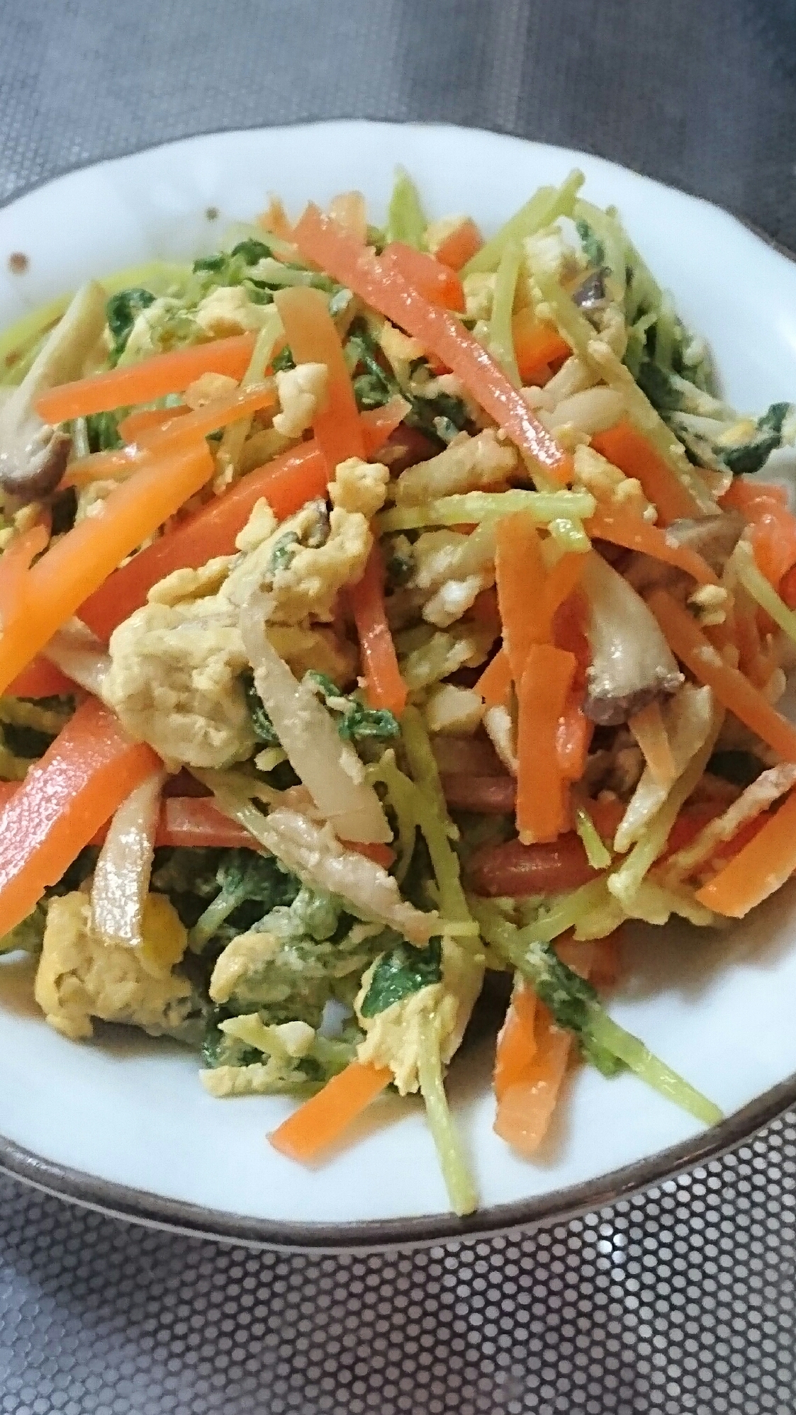 豆苗と人参のたまご炒め