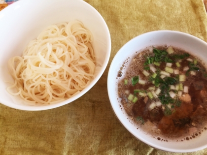 サバ缶をつゆにしてつけ麺にするとは思いつきませんでした！しかも、簡単でおいしい*\(^o^)/* 汁が温かいので、冬にもいいですね♪( ´θ｀)ノ