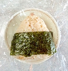 マヨケチャおにぎり~冷凍エビシュウマイで簡単に