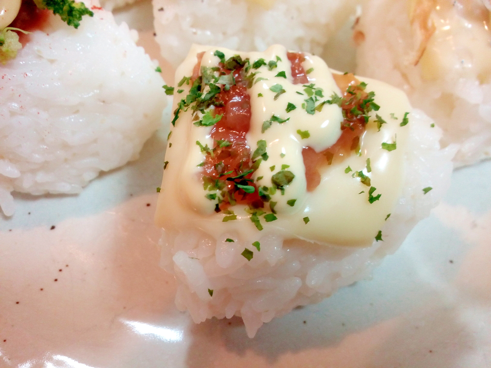 チーズとはちみつ梅の焼きおにぎり