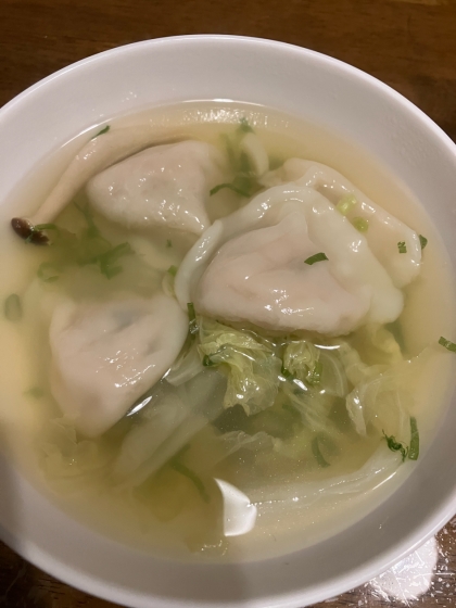 白菜と椎茸の水餃子スープ