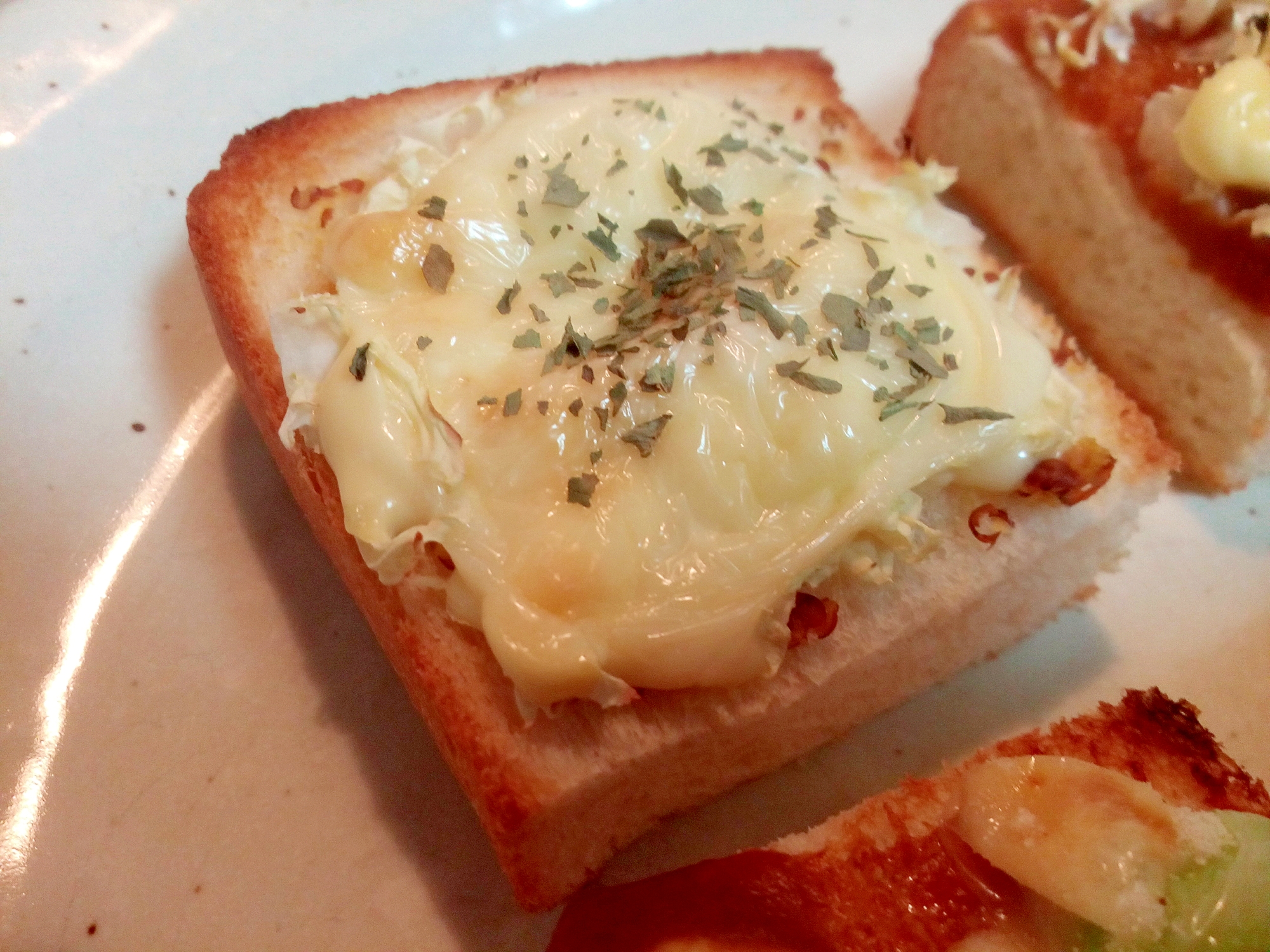 マスタード/マヨで　白菜とチーズのミニトースト