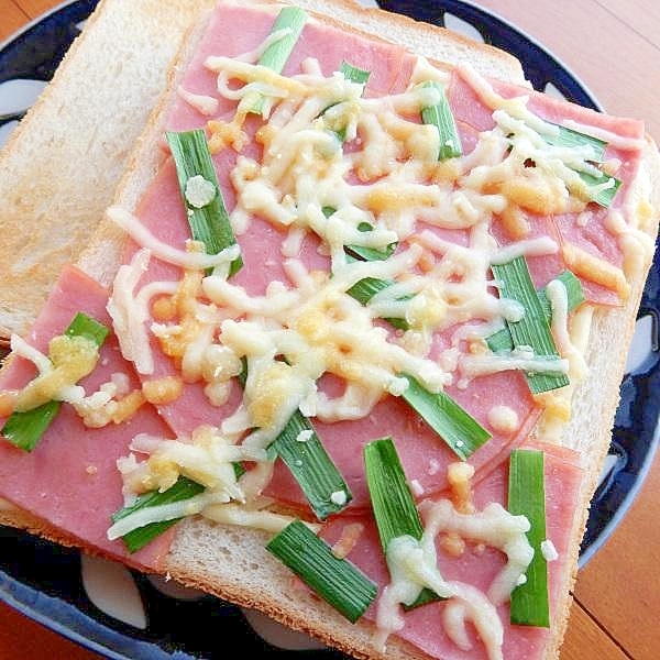 +ニラ❤ハム&チーズのホットサンド（トースト）♪