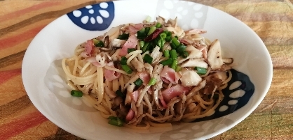 エノキダケ、舞茸で作りました。白ごまはありませんでしたが、美味しかったです。黒ごまはあったんですが、違うかなと。
白ごまをトッピングしたら香りが良さそうですね。