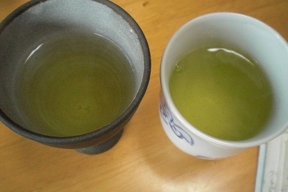 こんばんは・・・・・・・
夕食後にこちらの美味しい緑茶をいただきました。
ごちそうさまでした。
(*^_^*)