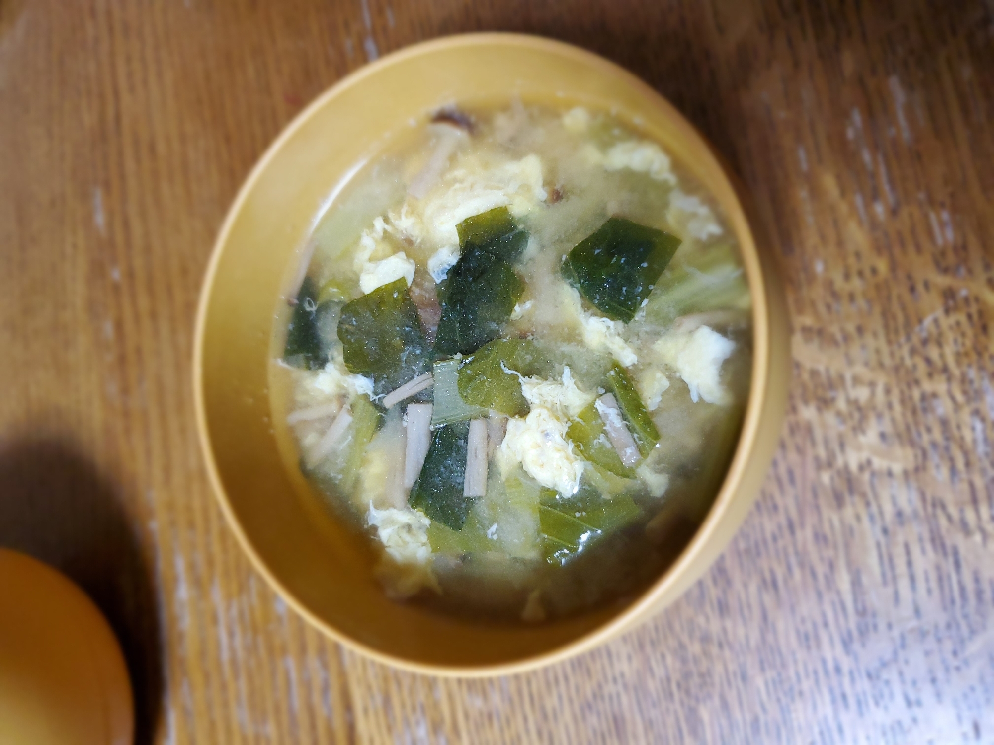 小松菜と茶えのきの卵とじ味噌汁