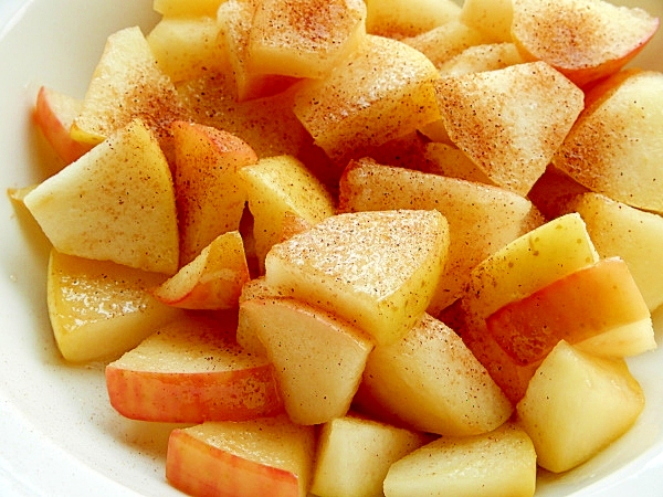 簡単ヘルシーおやつ 2色リンゴのバター焼き レシピ 作り方 By ジョン リーバス 楽天レシピ