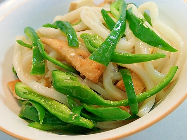 白だしで　ピーマンと厚揚げの焼きうどん♬