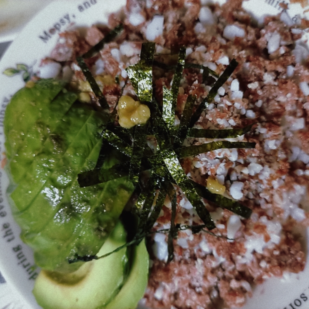 アボカド牛トロ丼