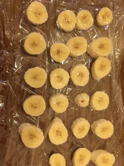 バナナ、すぐ腐らせちゃうので冷凍ができると分かって良かったです。簡単でした！