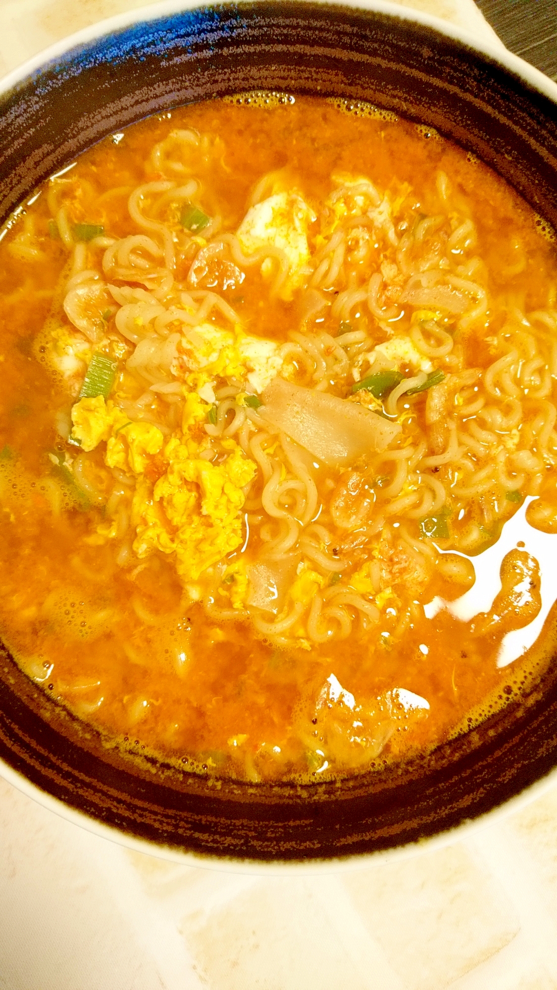 辛い！ネギとたまごのワンタン麺