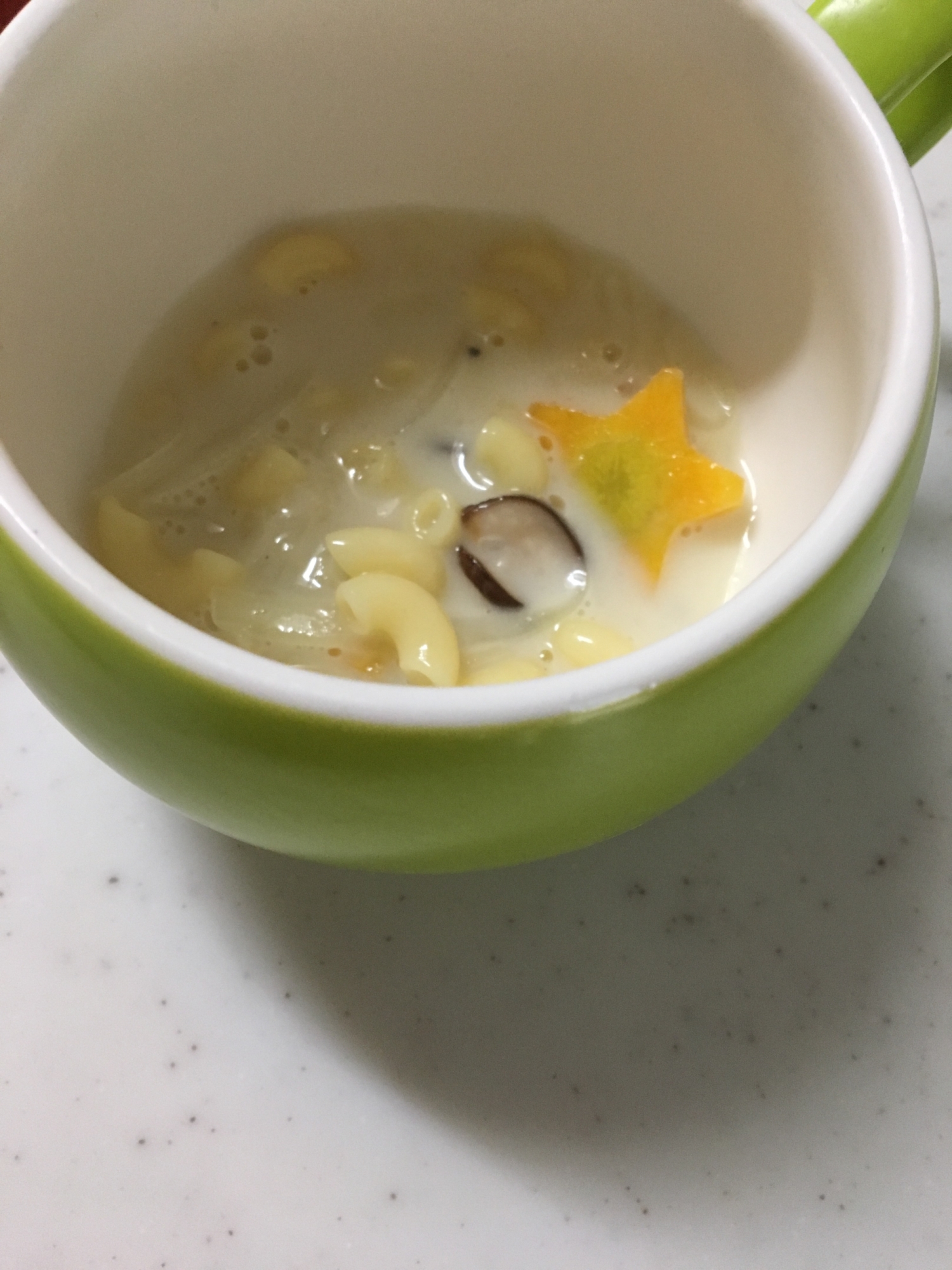 マカロニと椎茸と金美人参の豆乳スープ( ^ω^ )