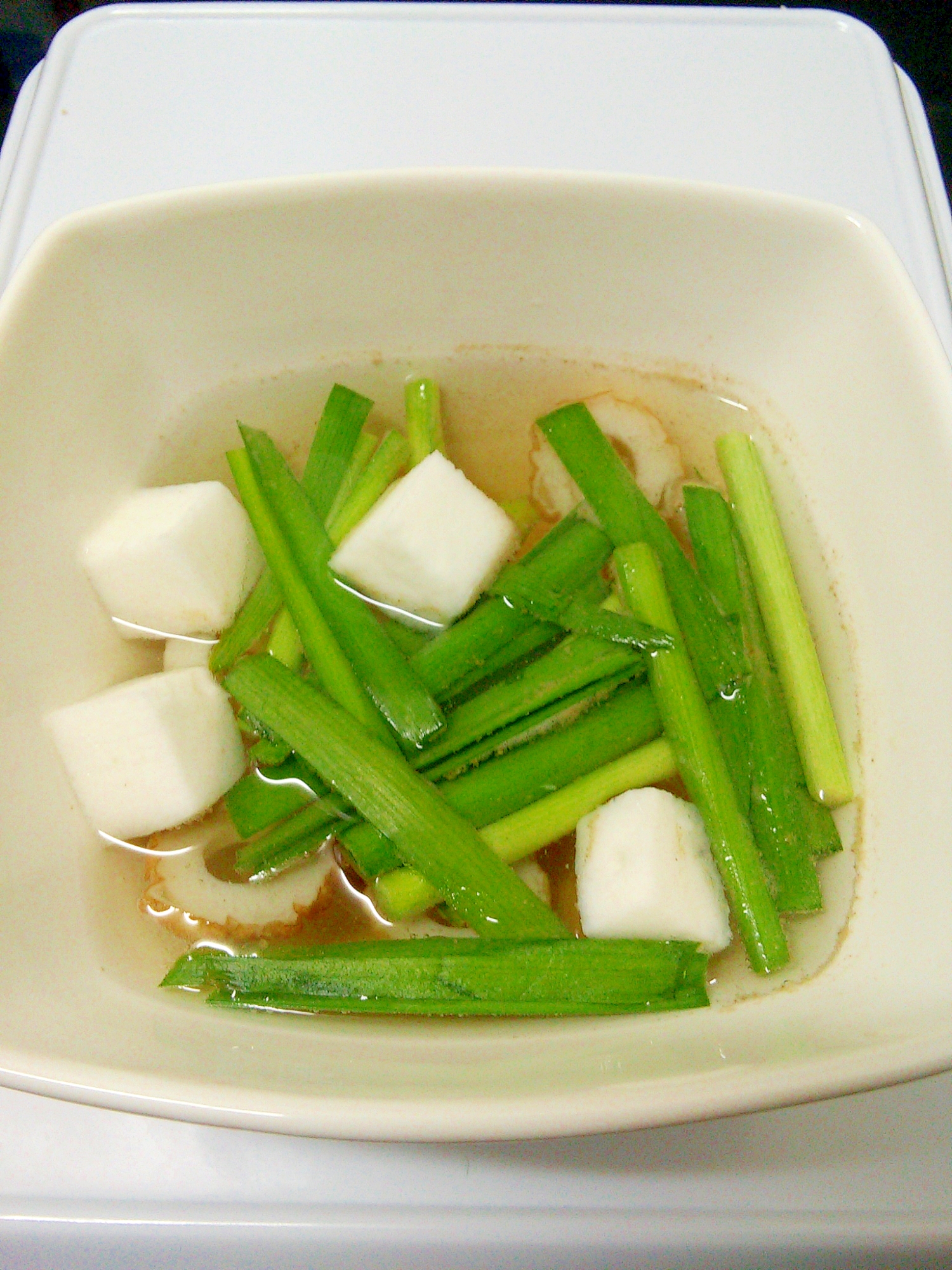 【中華ごま】はんぺんとニラとちくわの中華スープ