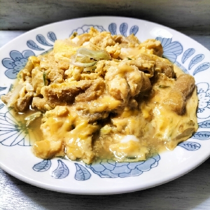 ご飯に乗せて丼にも♡みょうがと油揚げの卵とじ