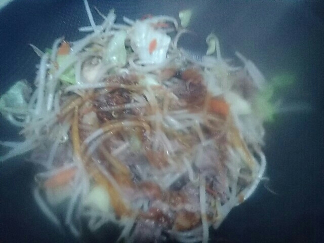 牛細切れともやし野菜炒め