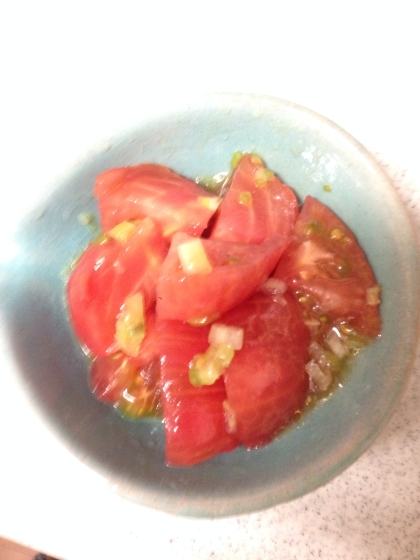 おはようございます♩
トマトの内臓みたいなもの…が面白すぎて、レポ即決しました！！
胡麻油とネギ塩、簡単でとっても美味しかったです(*^^*)♡