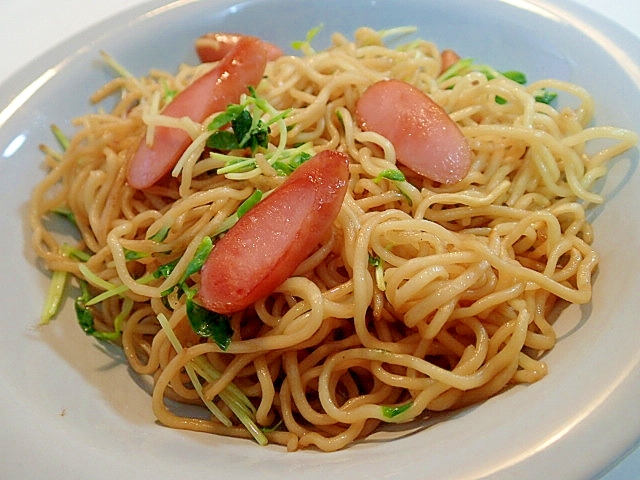 ウインナーと豆苗のウスターソース焼きそば