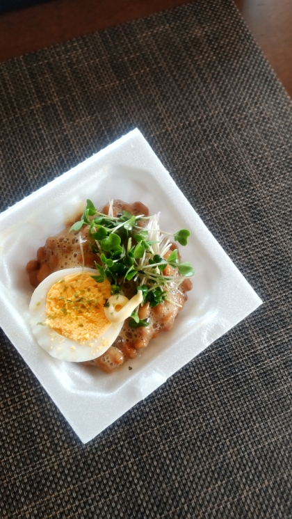 納豆アレンジ ゆで卵&貝割れ菜