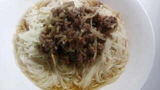 節約食材　モヤシとひき肉のピリ辛そうめん