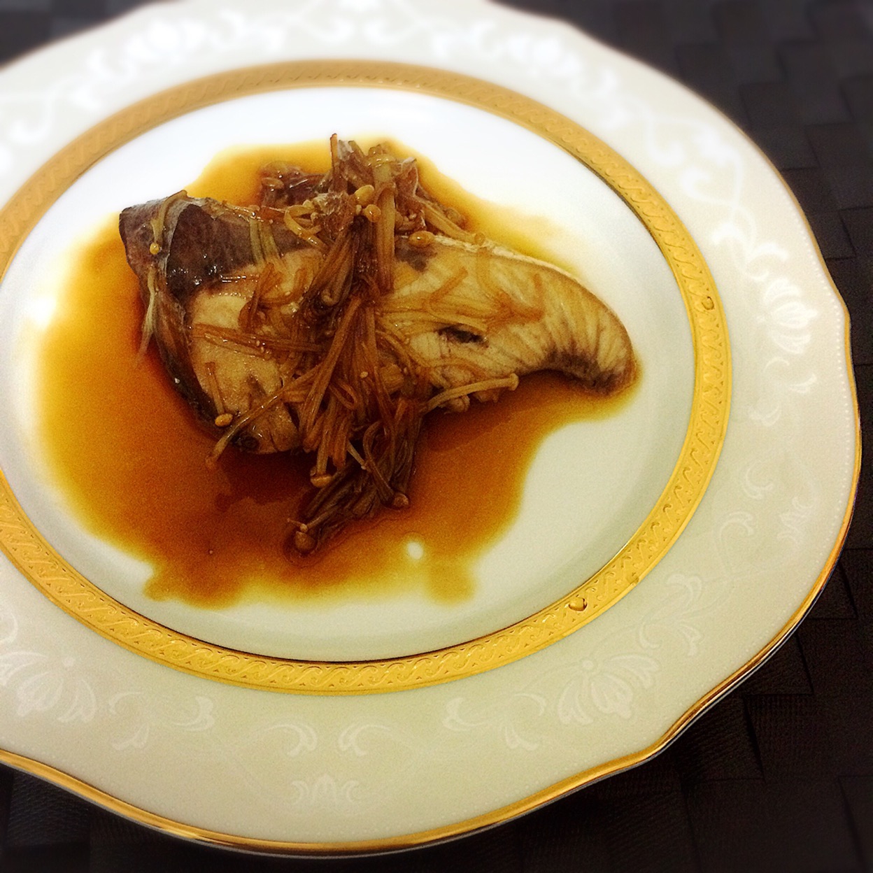 味が染みておいしい!えのきとぶりの煮付け