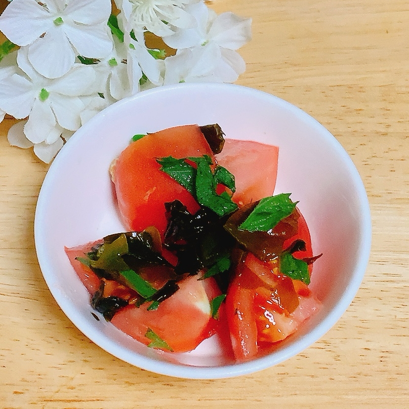 トマトわかめ大葉の酢の物