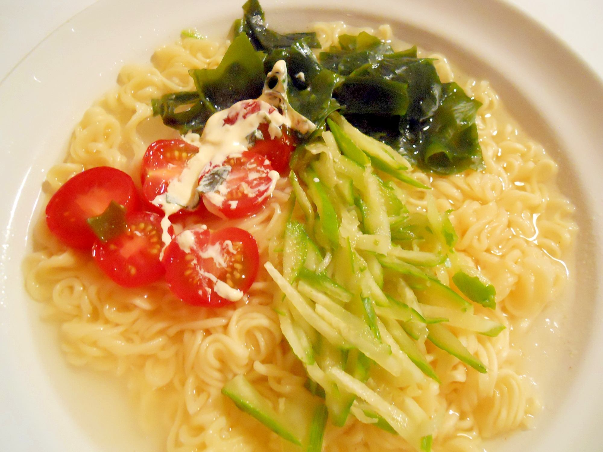 インスタント麺で 冷やしサラダラーメン