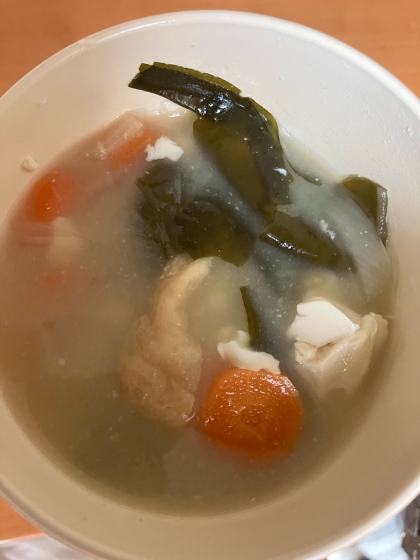 豆腐と白菜と人参のお味噌汁