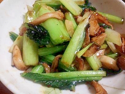 小松菜と　しめじの　大蒜炒め