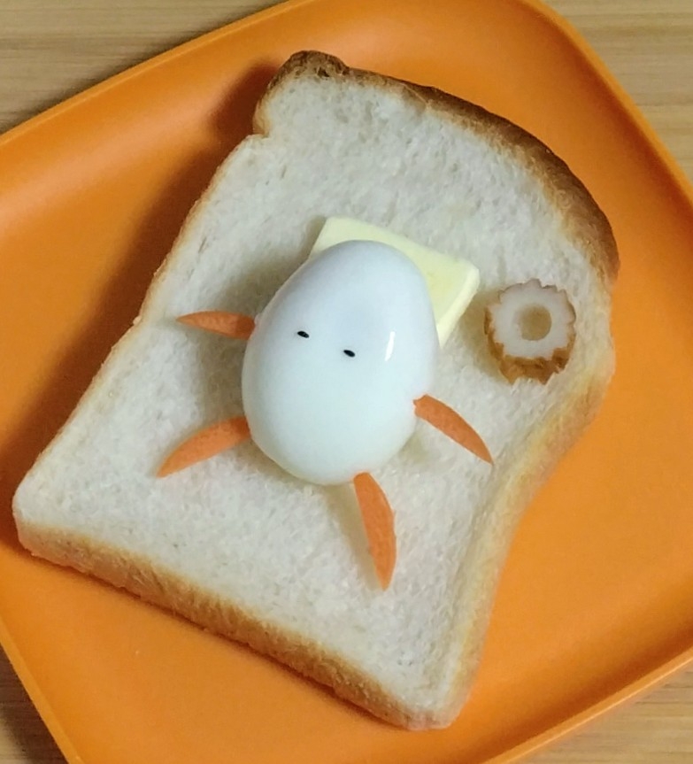 【たまごくん ふわふわベッドで目をとじる】パン×卵