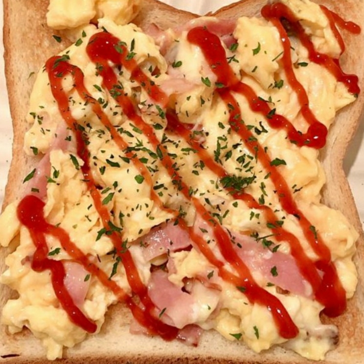 ベーコンチーズエッグトースト