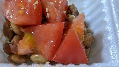 トマトとすりごまの納豆