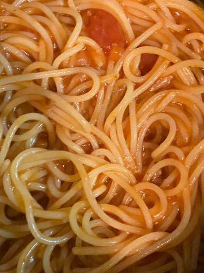 濃厚なミートソースパスタ