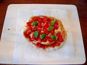 生地さえあれば♪シンプル生トマトとハムのピザ♪