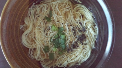 今日のお昼ご飯に素麺で作ったよ～ゴマたっぷり美味しかったよ♪
チビちゃん今は恥ずかしがり屋だけど小学生くらいになったらワンパクになってるんだろうなぁ～＾＾