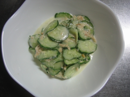 朝作って、冷蔵庫で冷やしてお昼ごはんにいただきました♪リンゴ酢でなく、すし酢でしたがほんのり甘くてわさびの風味もして美味しかったです（＾－＾）胡瓜の季節ですね☆