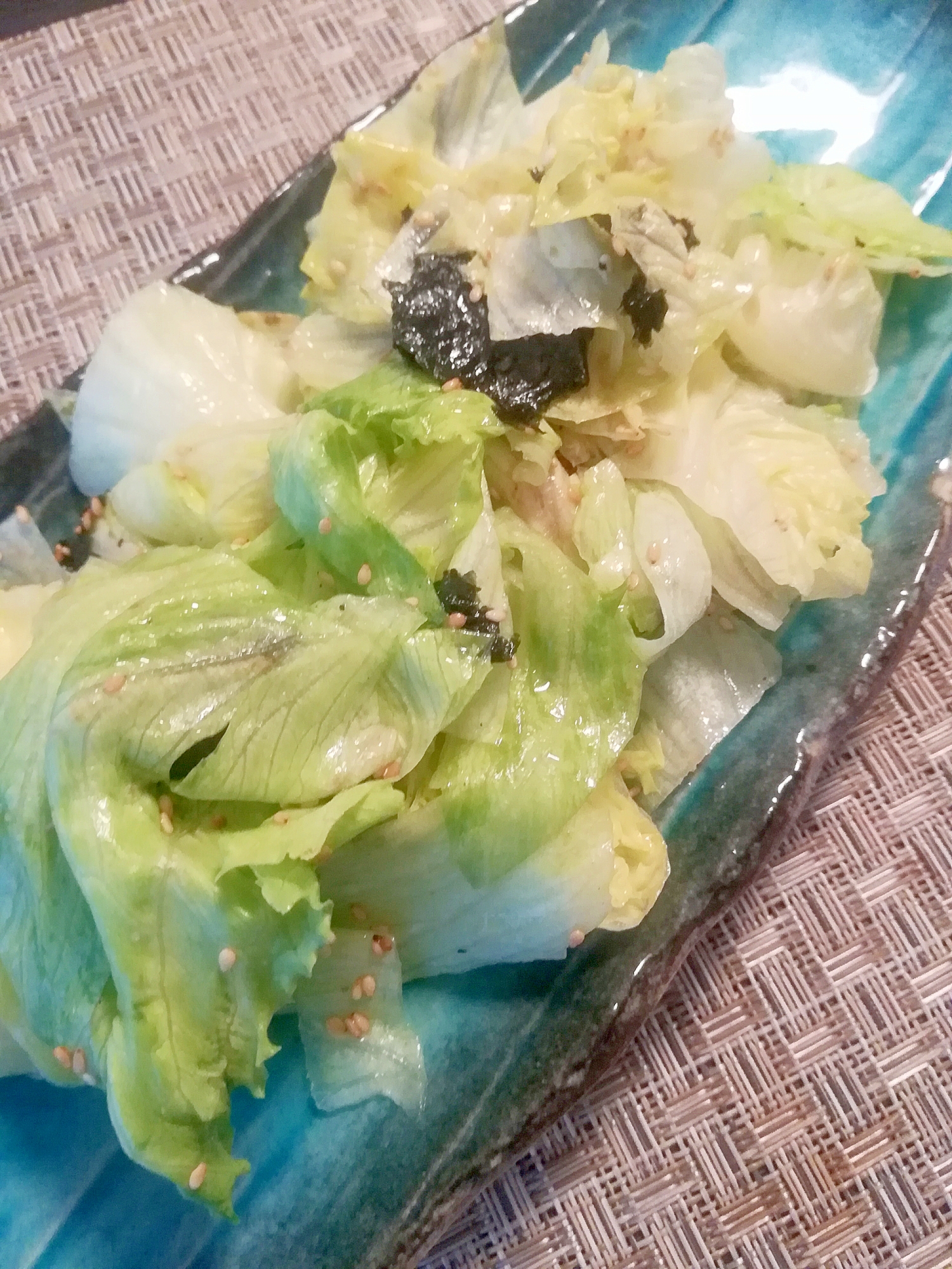 レタスと焼き海苔のごま油サラダ