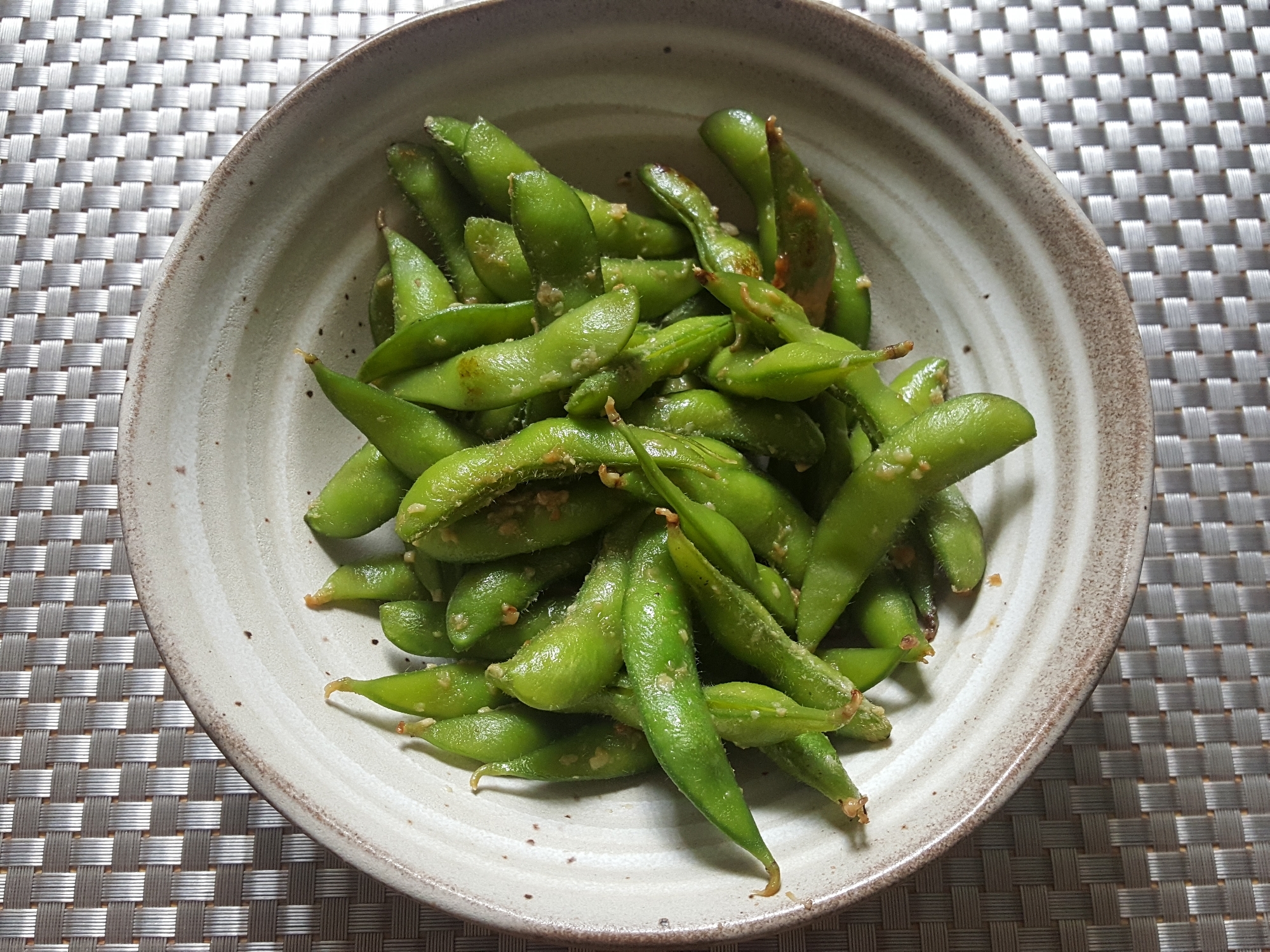 ビールが進むガーリック枝豆