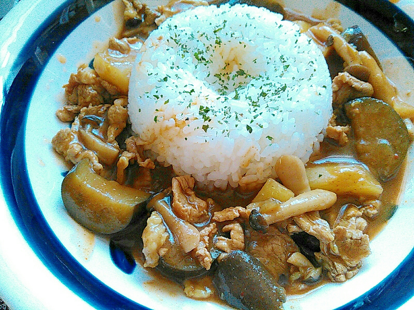 ナスしめじ豚じゃがいもキムチ風味カレー