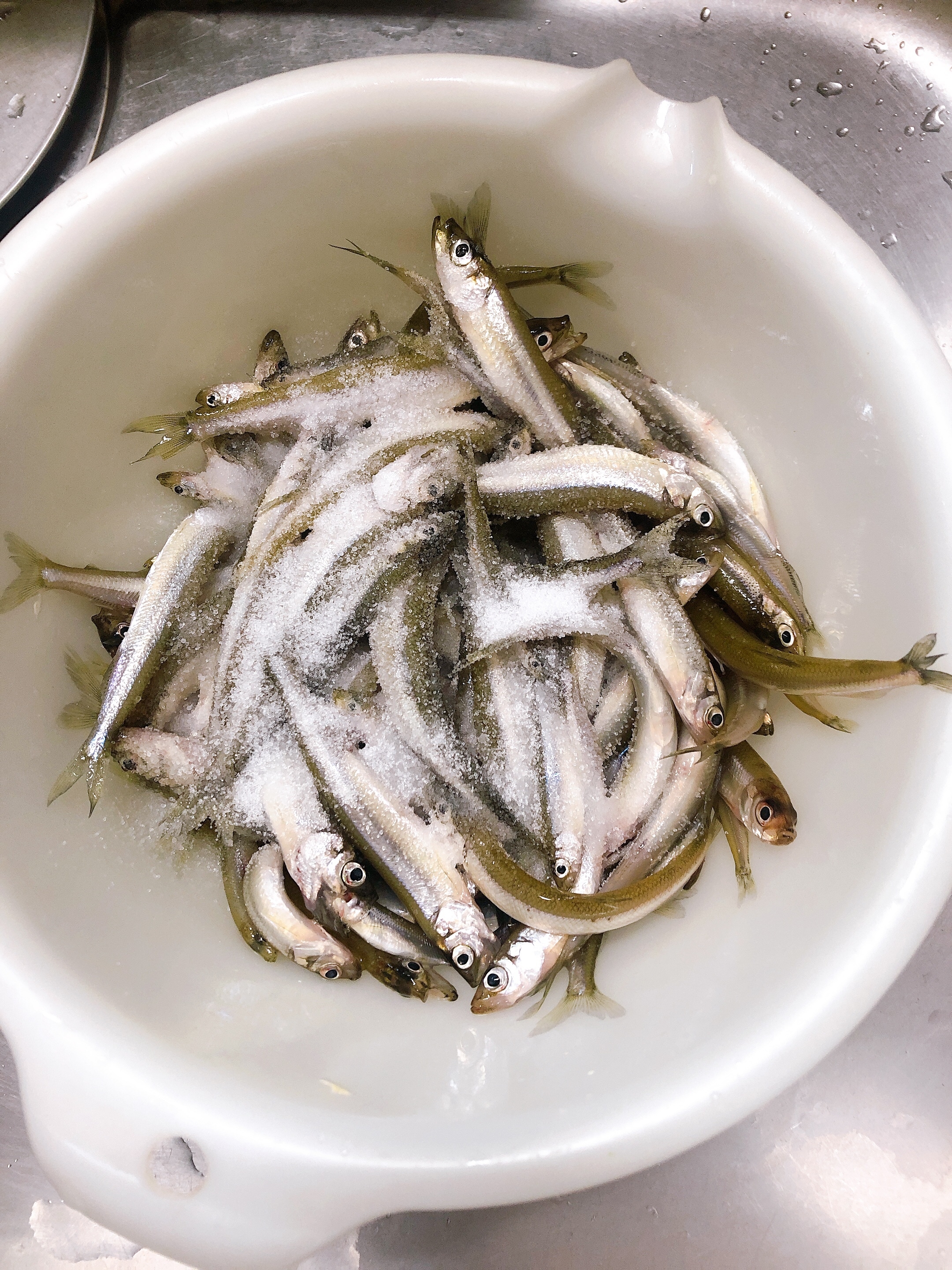 包丁なしでワカサギの簡単下処理 レシピ 作り方 By Chaika 楽天レシピ 包丁なしでワカサギの簡単下処理 レシピ 作り方 By Chaika 楽天レシピ