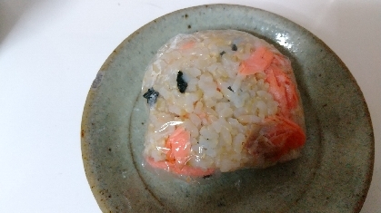 mimiさん～こんばんは！
焼鮭作っていたのでおにぎりでいただきました！美味しいですね♪レシピありがとうございます(*^-^)