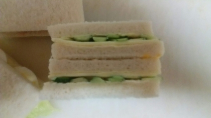 レタス山盛りサンドイッチ