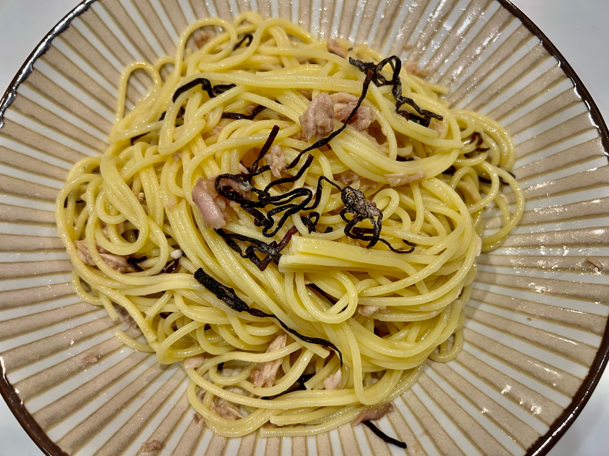 【簡単】超手抜きツナと塩昆布のパスタ