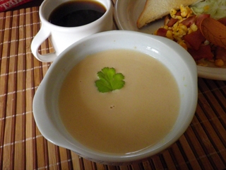 ミキサーがないので諦めていましたが加熱してぐにぐに潰せばいいんですね嬉しいな。
ハッスルしてぐにぐにやりすぎ、ぐらいがなめらかおいしかったですどうもありがとう。