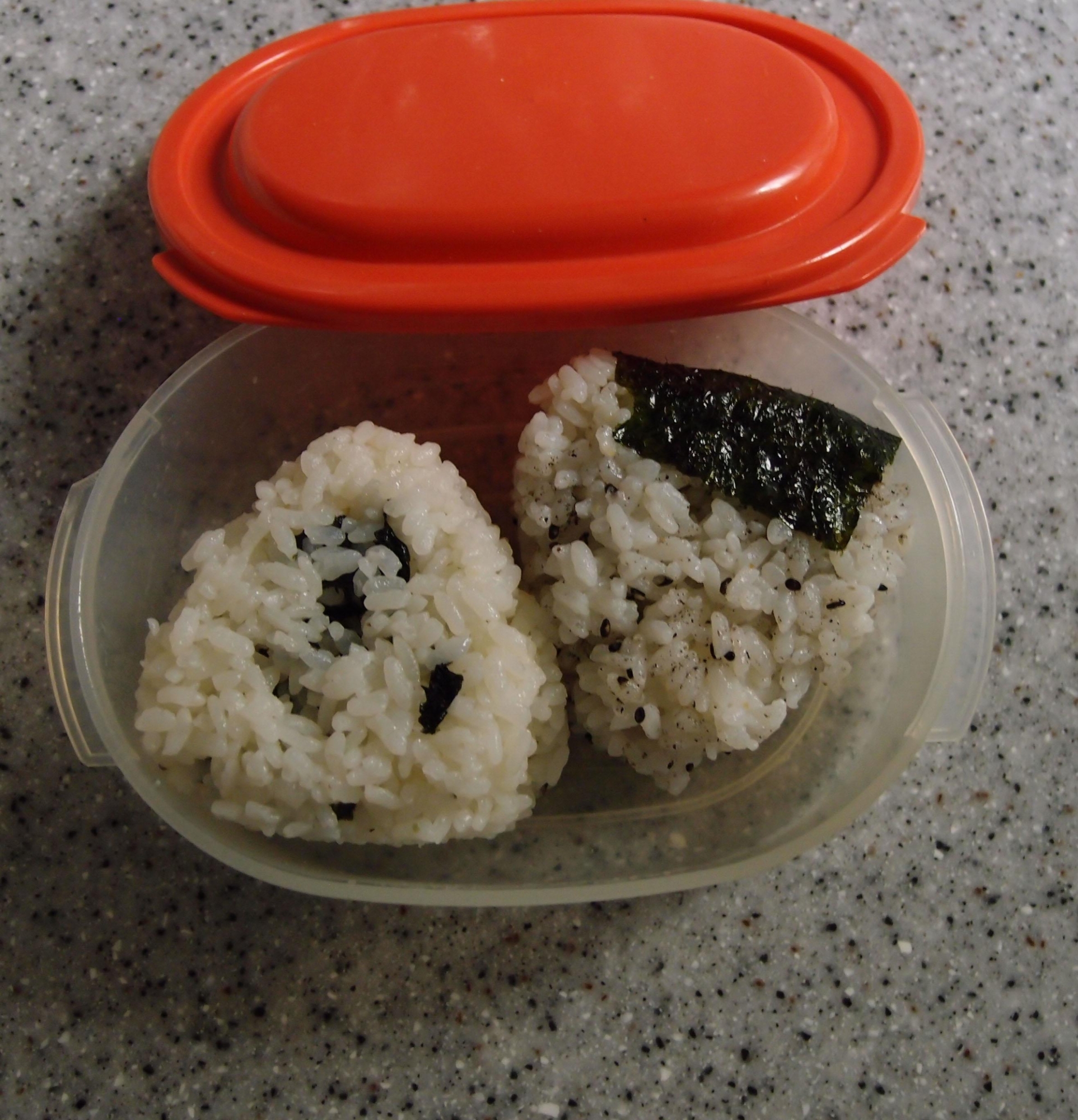 韓国海苔のおにぎり弁当