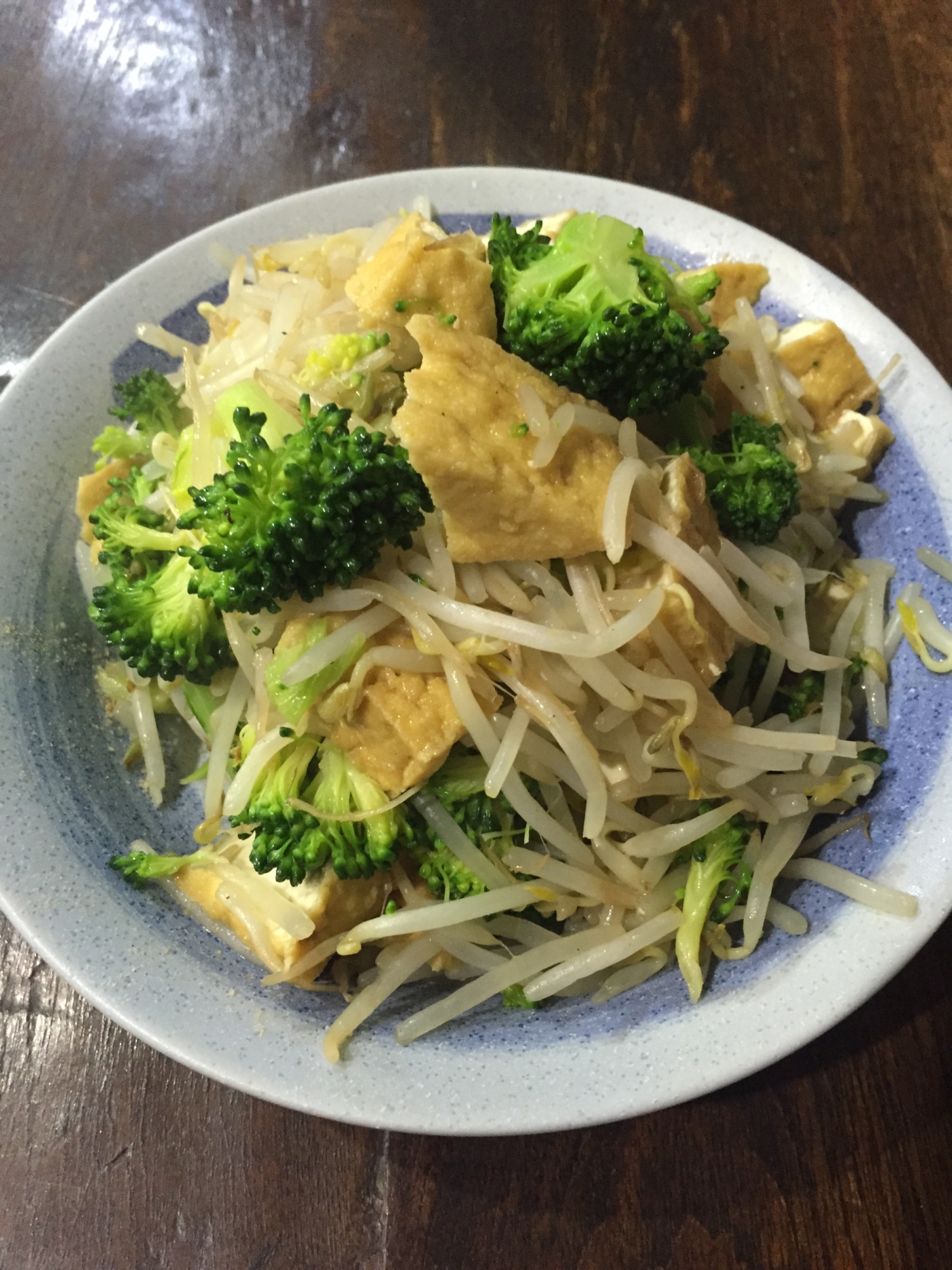 牛肉だしの素で厚揚げともやしの野菜炒め