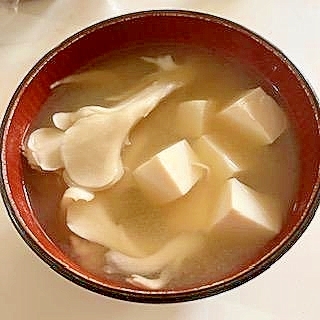 希なり舞茸と豆腐の味噌汁