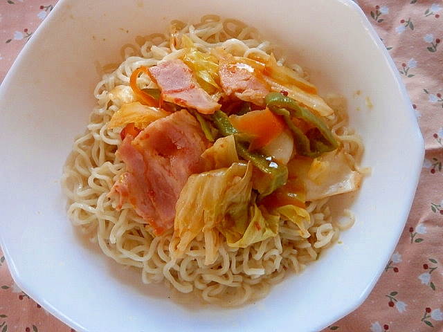 残った野菜炒めで☆汁なしラーメン