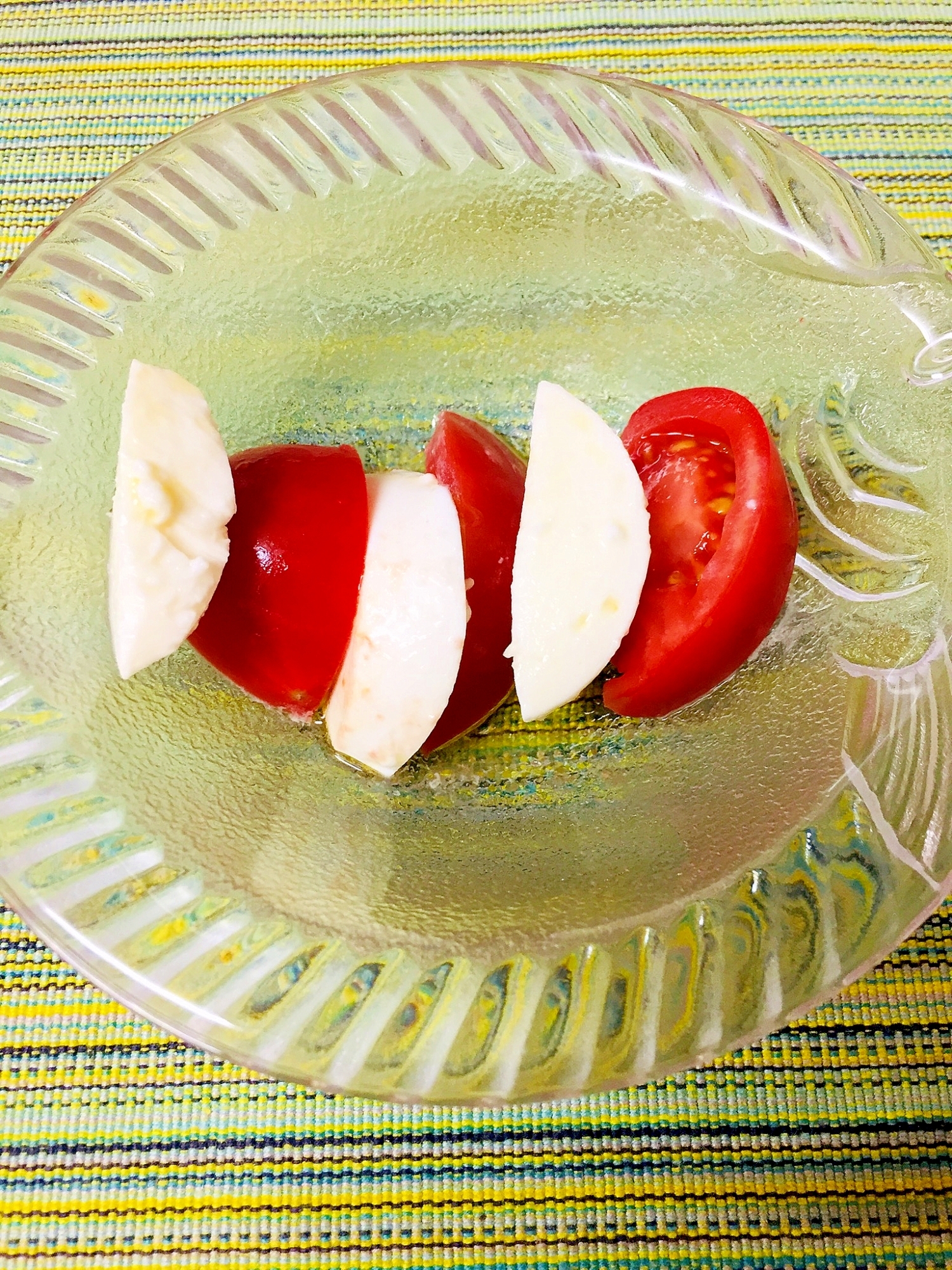 トマトとモッツアレラチーズでカプレーゼ レシピ 作り方 By Kaede 楽天レシピ トマトとモッツアレラチーズでカプレーゼ レシピ 作り方 By Kaede 楽天レシピ