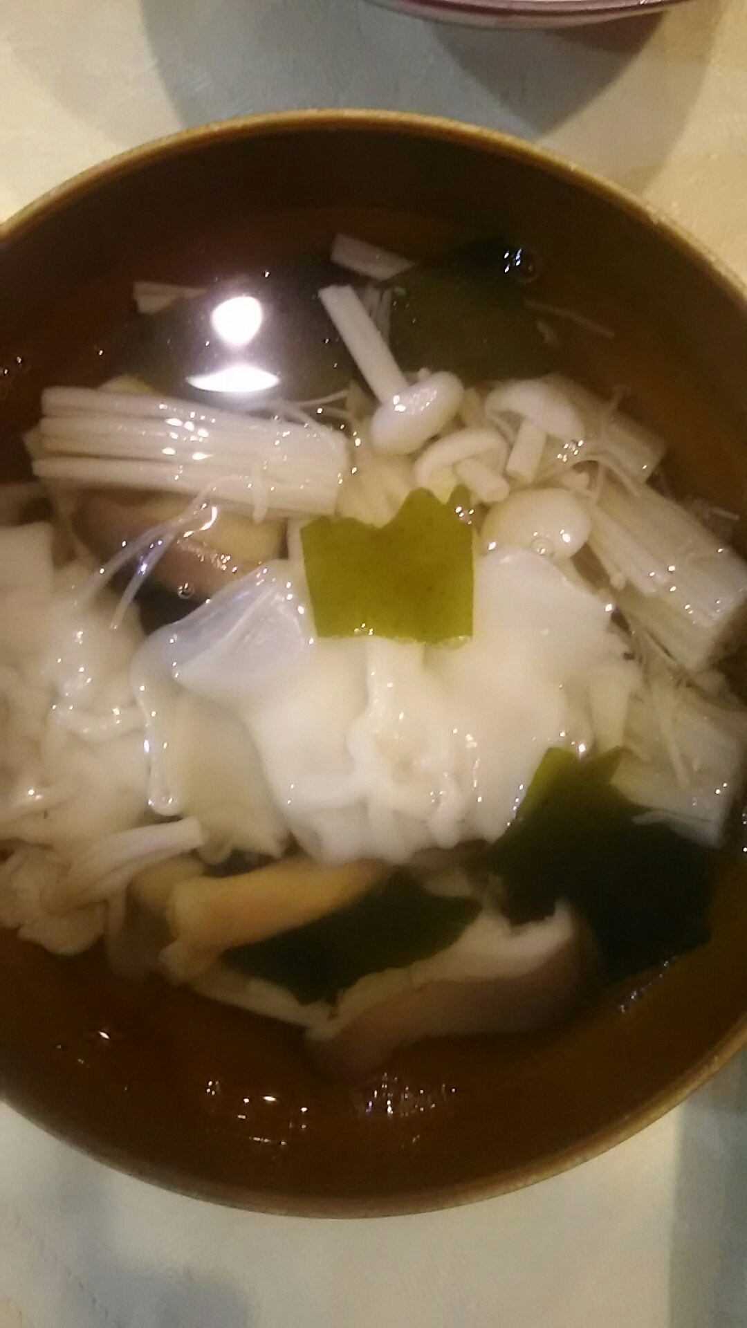 キノコの水餃子スープ